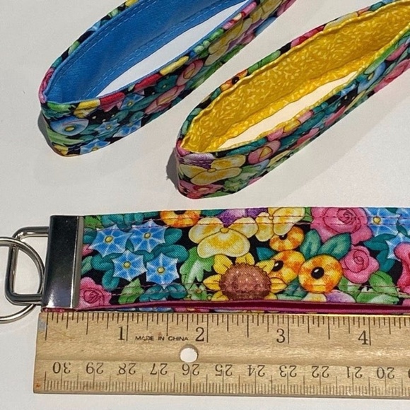 Choose 1 New Handmade Fabric Wristlet KeyChain Ring Fob Mary Engelbreit Floral - Picture 2 of 7